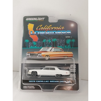 Greenlight 1:64 Cadillac Sedan deVille Lowrider 1972 cotillion white